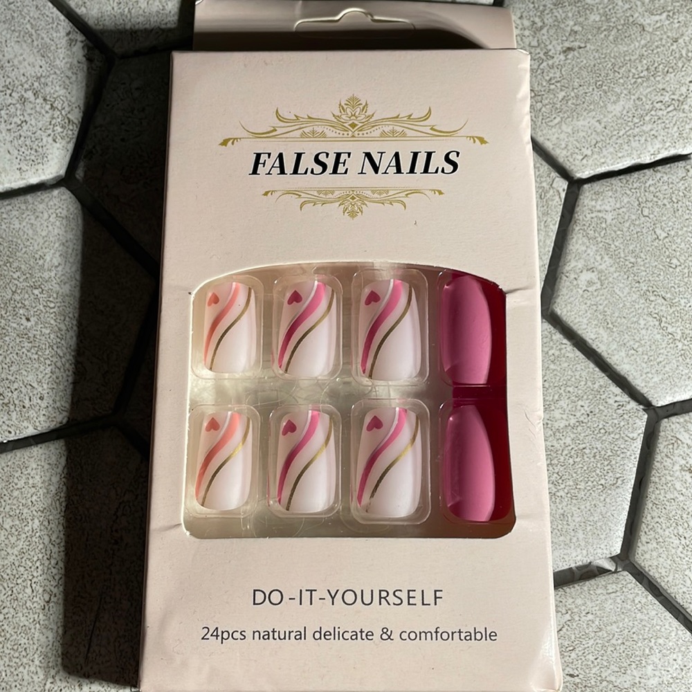 24 pc Press on Nails